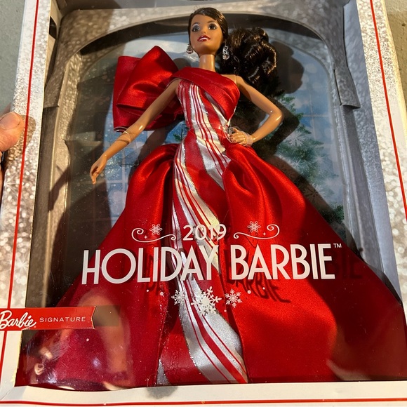 2019 brunette holiday barbie - Picture 2 of 6